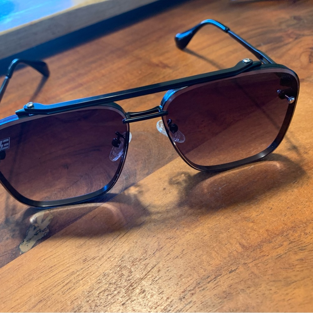 Elusive sunglasses